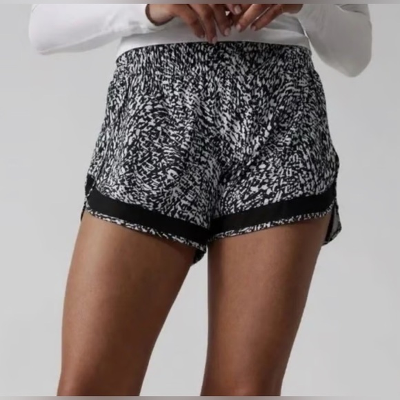 Athleta Pants - Athleta Printed Mesh Racer Short 4”